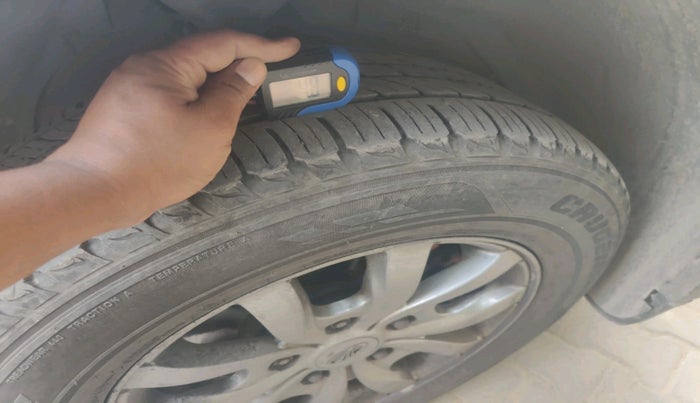 2017 Mahindra XUV500 W10 AT, Diesel, Automatic, 1,10,126 km, tyre