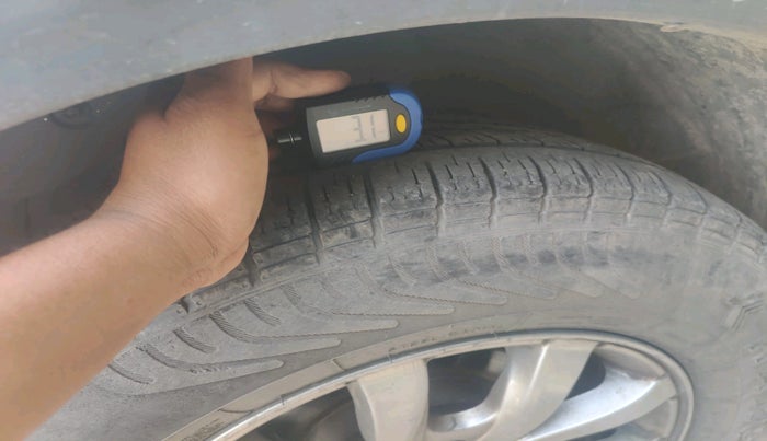 2017 Mahindra XUV500 W10 AT, Diesel, Automatic, 1,10,126 km, tyre