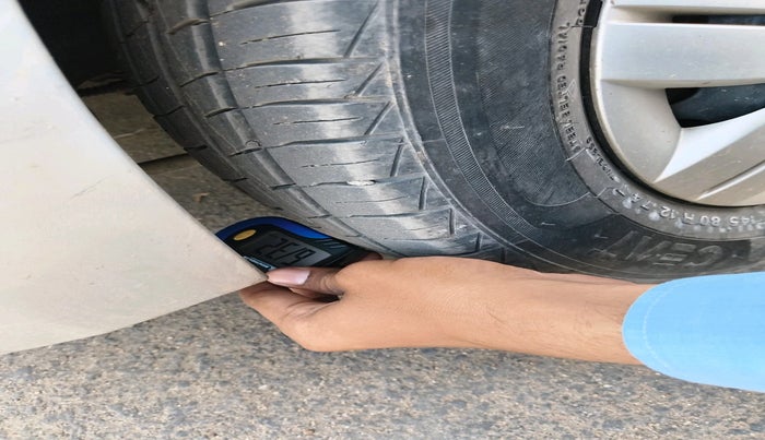 2019 Maruti Alto LXI CNG, CNG, Manual, 1,09,357 km, tyre