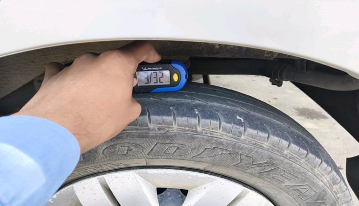 2019 Maruti Alto LXI CNG, CNG, Manual, 1,09,357 km, tyre