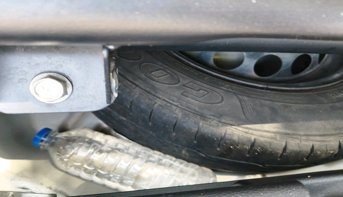 2019 Maruti Alto LXI CNG, CNG, Manual, 1,09,357 km, tyre