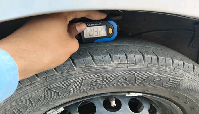 2019 Maruti Alto LXI CNG, CNG, Manual, 1,09,357 km, tyre