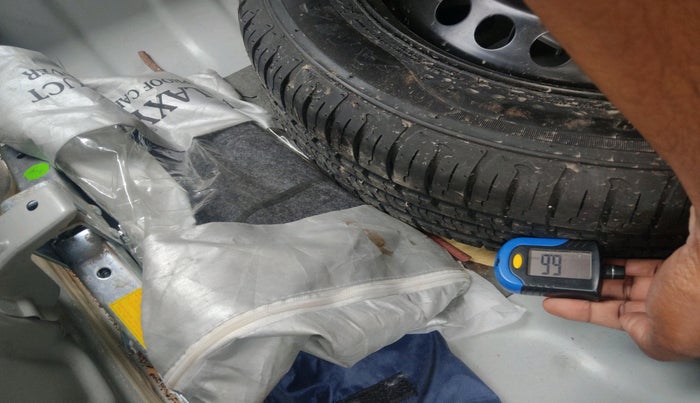 2014 Hyundai Xcent SX 1.2 (O), Petrol, Manual, 10,268 km, tyre