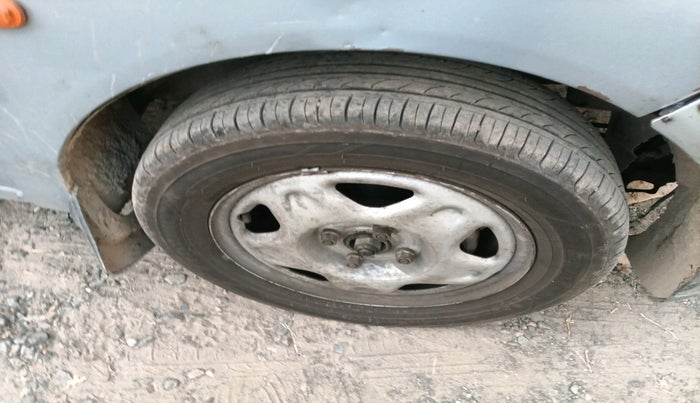 2011 Chevrolet Beat LT PETROL, Petrol, Manual, 1,111 km, tyre