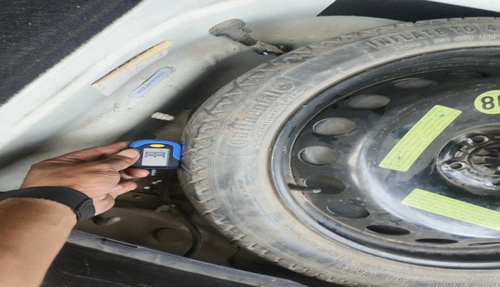 2010 Audi A4 2.0 TDI, Diesel, Automatic, 1,27,042 km, tyre