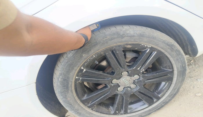 2010 Audi A4 2.0 TDI, Diesel, Automatic, 1,27,042 km, tyre