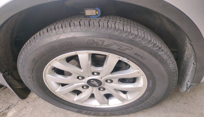 2017 Mahindra XUV500 W10 1.99, Diesel, Manual, 35,357 km, tyre