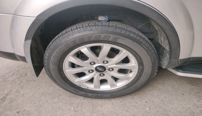 2017 Mahindra XUV500 W10 1.99, Diesel, Manual, 35,357 km, tyre