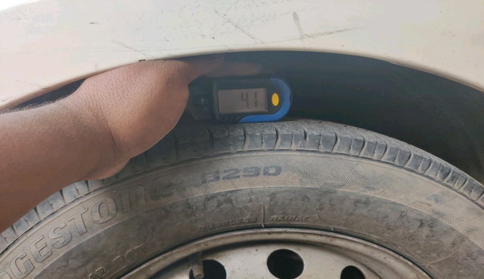 2013 Hyundai Eon ERA +, Petrol, Manual, 1,09,939 km, tyre