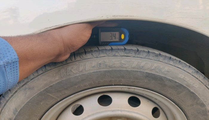 2013 Hyundai Eon ERA +, Petrol, Manual, 1,09,939 km, tyre