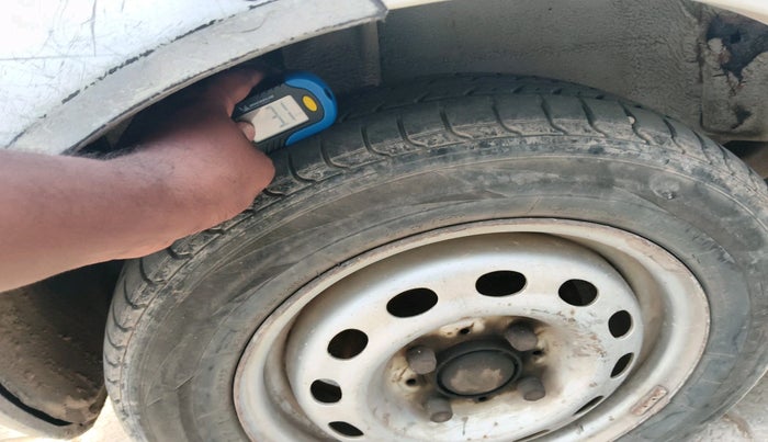 2011 Tata Indica V2 DLS, Diesel, Manual, 88,000 km, tyre