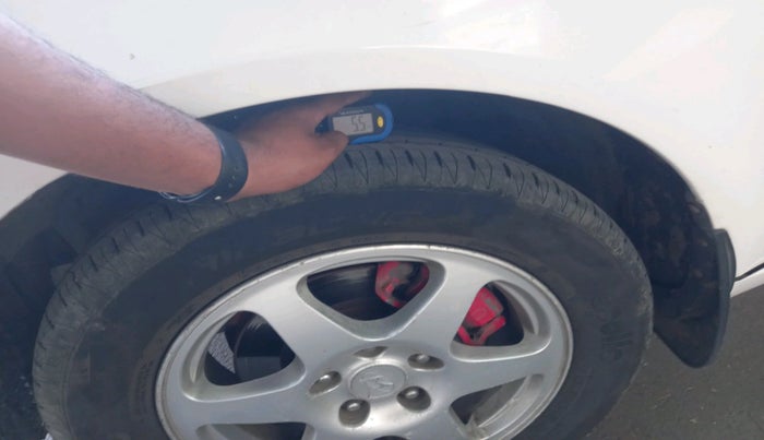 2008 Hyundai Sonata Embera 2.0 CRDI, Diesel, Manual, 1,71,136 km, tyre