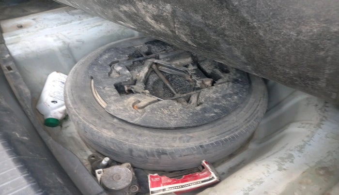 2008 Hyundai Sonata Embera 2.0 CRDI, Diesel, Manual, 1,71,136 km, tyre