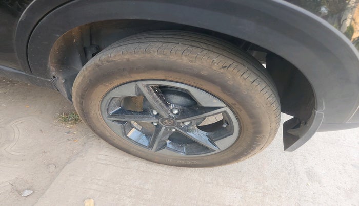 2025 Tata NEXON Creative Plus S 1.2 Revotron 6AMT Dark Edition, Petrol, Automatic, 5,672 km, tyre