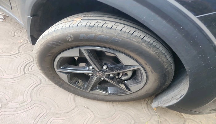 2025 Tata NEXON Creative Plus S 1.2 Revotron 6AMT Dark Edition, Petrol, Automatic, 5,672 km, tyre