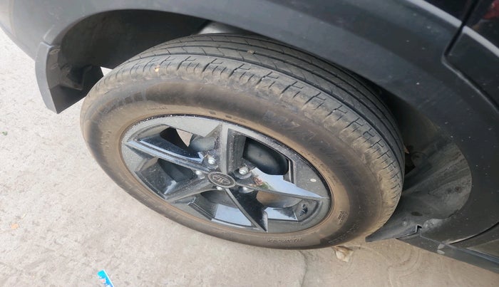 2025 Tata NEXON Creative Plus S 1.2 Revotron 6AMT Dark Edition, Petrol, Automatic, 5,672 km, tyre