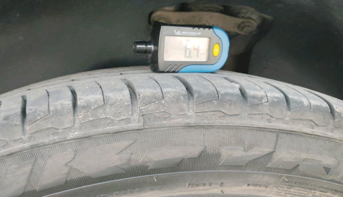 2015 Hyundai Creta SX (O) 1.6 DIESEL, Diesel, Manual, 2,98,952 km, tyre