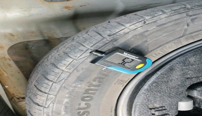 2015 Hyundai Creta SX (O) 1.6 DIESEL, Diesel, Manual, 2,98,952 km, tyre