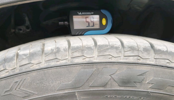 2015 Hyundai Creta SX (O) 1.6 DIESEL, Diesel, Manual, 2,98,952 km, tyre