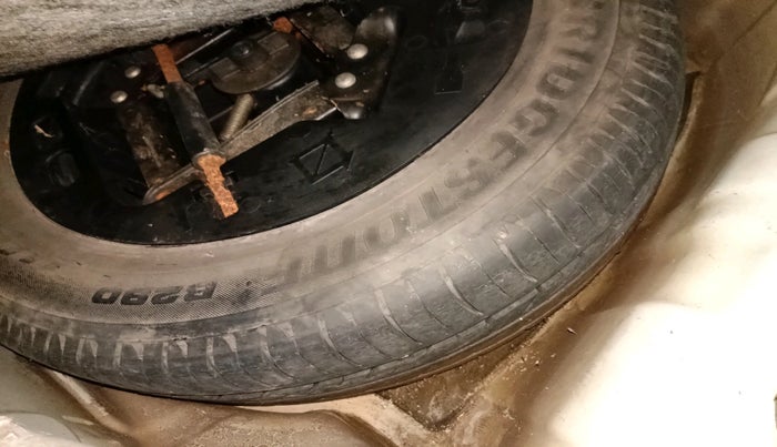 2016 Mahindra Kuv100 K4 6 STR, Petrol, Manual, 43,256 km, tyre