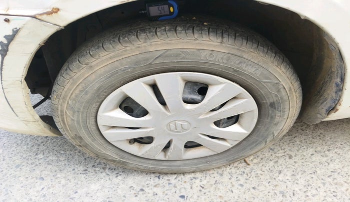 2012 Maruti Swift Dzire VXI, Petrol, Manual, 2,00,728 km, tyre