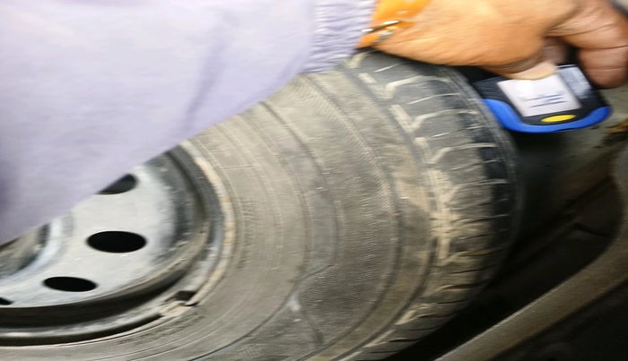 2012 Maruti Swift Dzire VXI, Petrol, Manual, 2,00,728 km, tyre