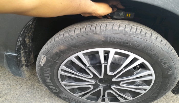 2016 Maruti Swift VXI, Petrol, Manual, 1,06,221 km, tyre