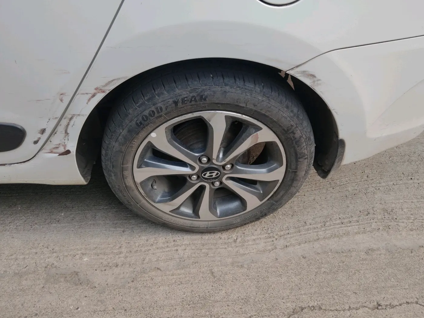 2014 Hyundai Xcent SX 1.2 (O), Petrol, Manual, 59,013 km, tyre