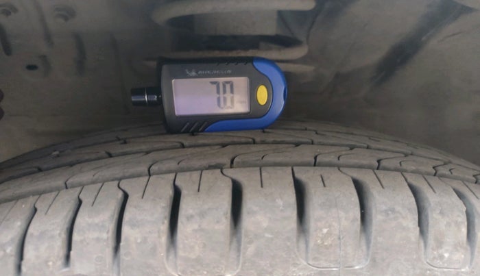 2012 Toyota Etios G, Petrol, Manual, 82,939 km, tyre