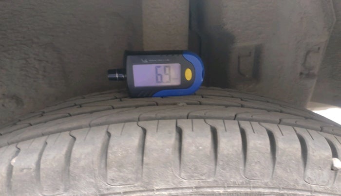 2012 Toyota Etios G, Petrol, Manual, 82,939 km, tyre