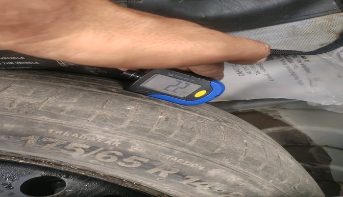 2012 Toyota Etios G, Petrol, Manual, 82,939 km, tyre