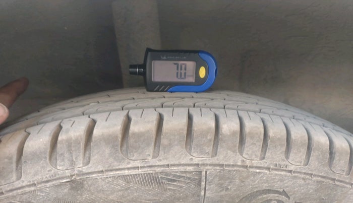 2012 Toyota Etios G, Petrol, Manual, 82,939 km, tyre