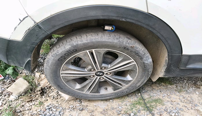 2017 Hyundai Creta SX 1.6 DIESEL, Diesel, Manual, 1,74,509 km, tyre