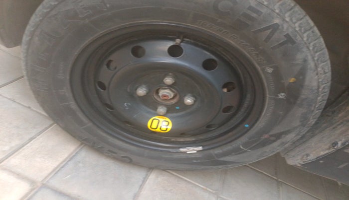 2016 Maruti Swift Dzire ZDI, Diesel, Manual, 1,00,885 km, tyre