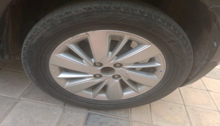 2016 Maruti Swift Dzire ZDI, Diesel, Manual, 1,00,885 km, tyre