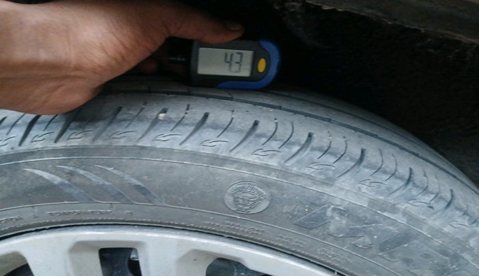 2020 Maruti Vitara Brezza VXI AT SHVS, CNG, Automatic, 1,76,360 km, tyre