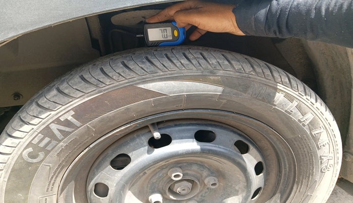 2016 Mahindra Kuv100 K4 D 6 STR, Diesel, Manual, 1,06,823 km, tyre