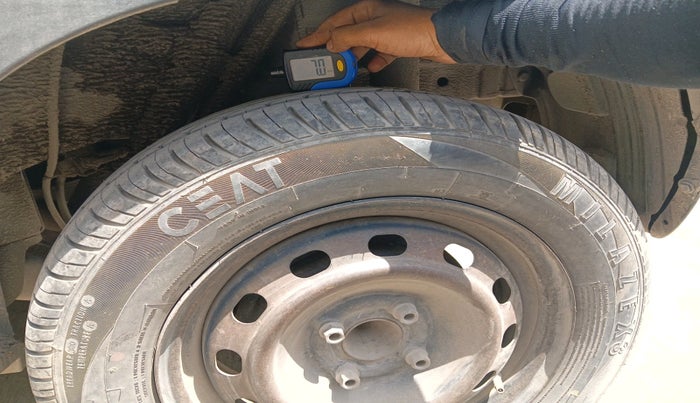 2016 Mahindra Kuv100 K4 D 6 STR, Diesel, Manual, 1,06,823 km, tyre