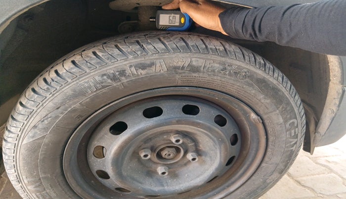 2016 Mahindra Kuv100 K4 D 6 STR, Diesel, Manual, 1,06,823 km, tyre