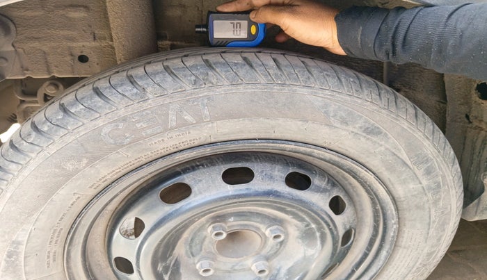 2016 Mahindra Kuv100 K4 D 6 STR, Diesel, Manual, 1,06,823 km, tyre