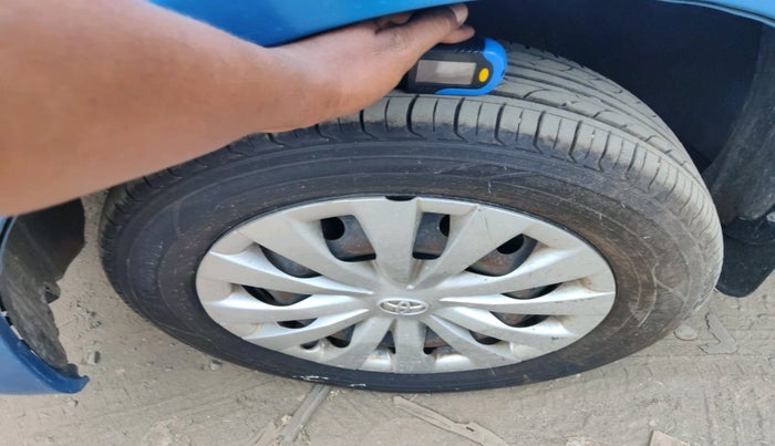 2013 Toyota Etios Liva G, Petrol, Manual, 86,205 km, tyre