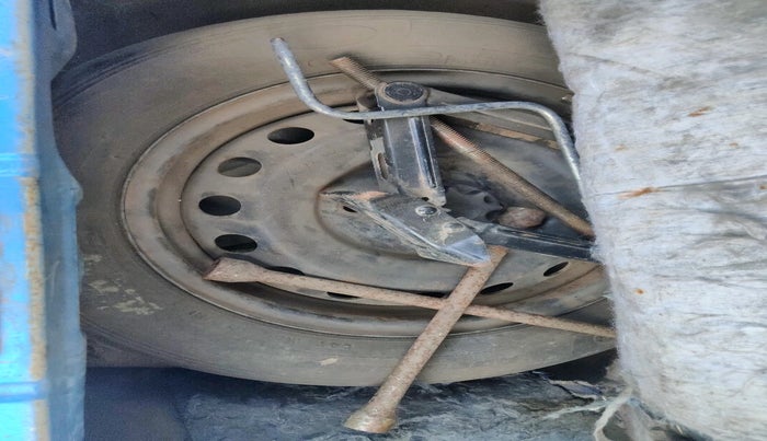 2013 Toyota Etios Liva G, Petrol, Manual, 86,205 km, tyre