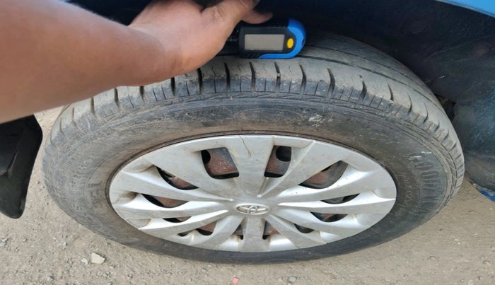 2013 Toyota Etios Liva G, Petrol, Manual, 86,205 km, tyre