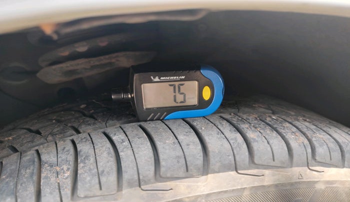 2009 Skoda Superb ELEGANCE 2.0 TDI CR AT, Diesel, Automatic, 1,55,459 km, tyre