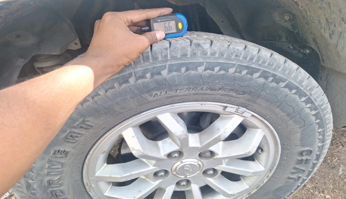 2015 Mahindra TUV300 T8, Diesel, Manual, 1,71,017 km, tyre