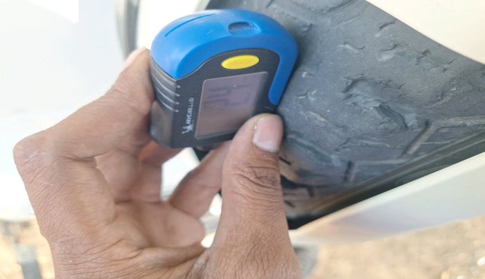 2015 Mahindra TUV300 T8, Diesel, Manual, 1,71,017 km, tyre