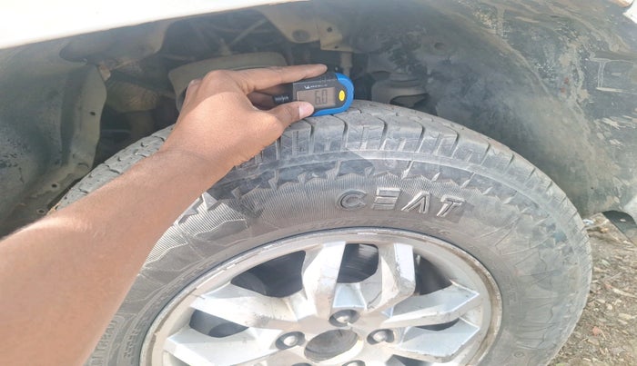 2015 Mahindra TUV300 T8, Diesel, Manual, 1,71,017 km, tyre