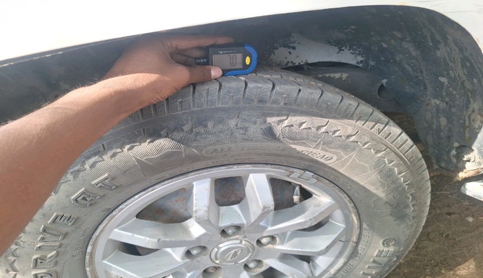 2015 Mahindra TUV300 T8, Diesel, Manual, 1,71,017 km, tyre