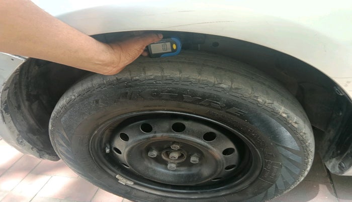 2013 Maruti Swift VXI, CNG, Manual, 88,153 km, tyre