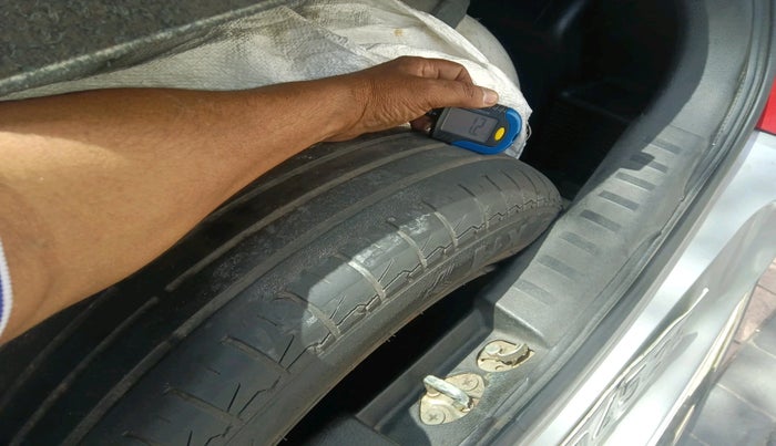 2013 Maruti Swift VXI, CNG, Manual, 88,153 km, tyre